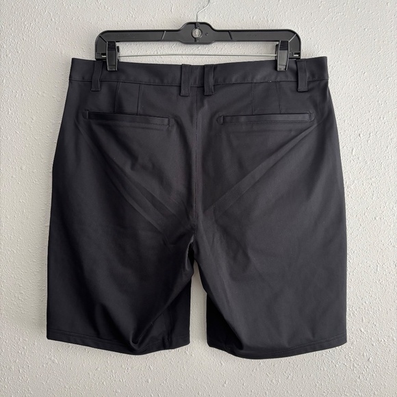 Rhone 7" Commuter® Short in Black - Picture 6 of 7